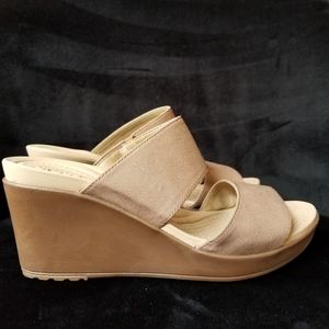 Dual Crocs Comfort Two Straps Nude Wedges Sz 9